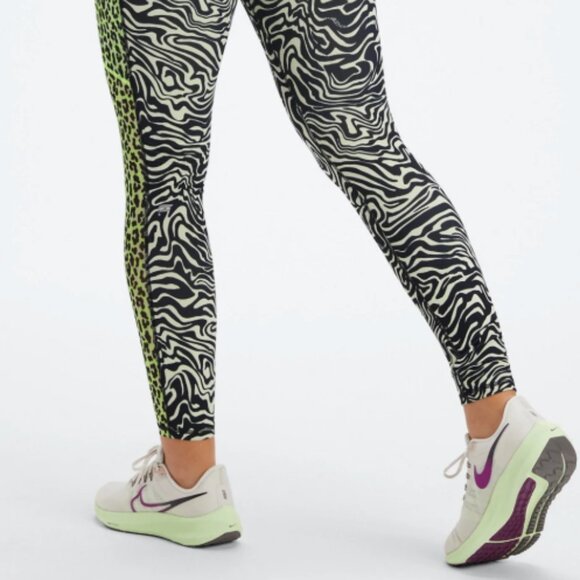 Fabletics PowerHold High-Waisted Legging + Medium Impact Sports Bra Set - Picture 5 of 11